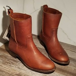NIB Frye Cara Short Cognac Genuine Leather Boots